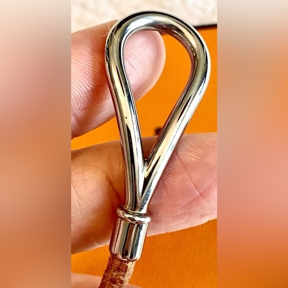 Hermes Jumbo Hook Leather Bracelet - Picture 9 of 9